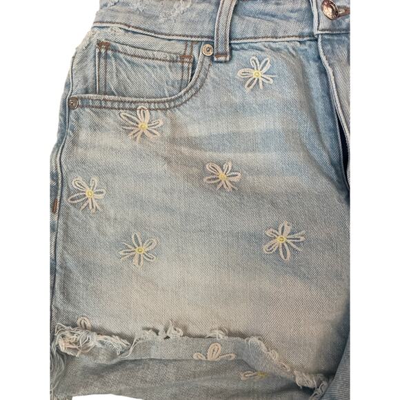 American Eagle Daisy Embroidered Mom Short Size 8 - Picture 6 of 9